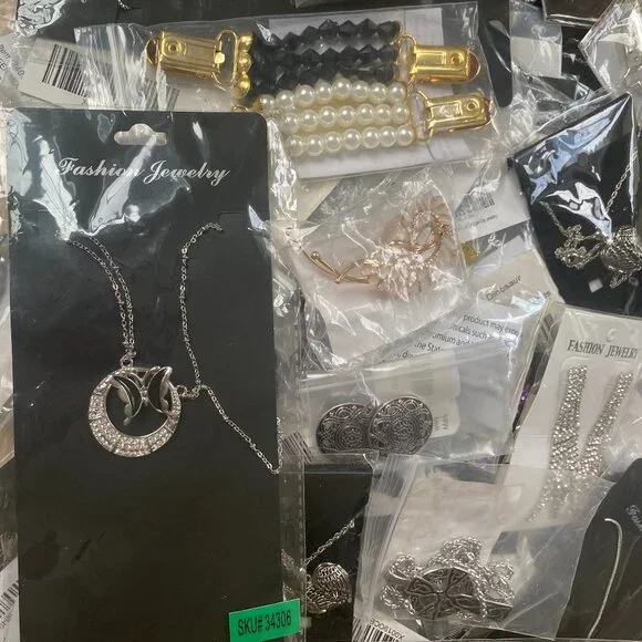 1/2 Pound Vintage To Modern FASHION JEWELRY Lot All Wearable!! READ DESCRIPTION - Picture 5 of 5